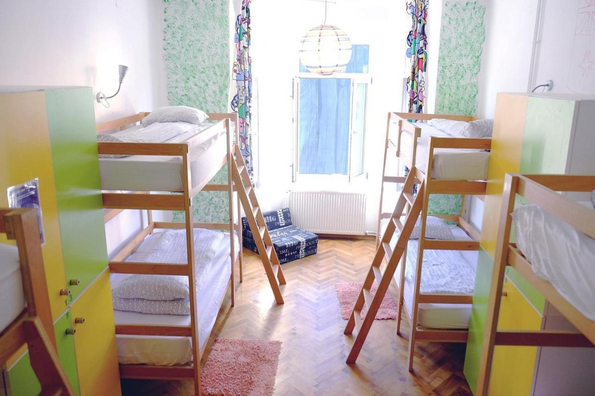 Bed 8-Bed Mixed Dormitory Room,1687480649:JPEG